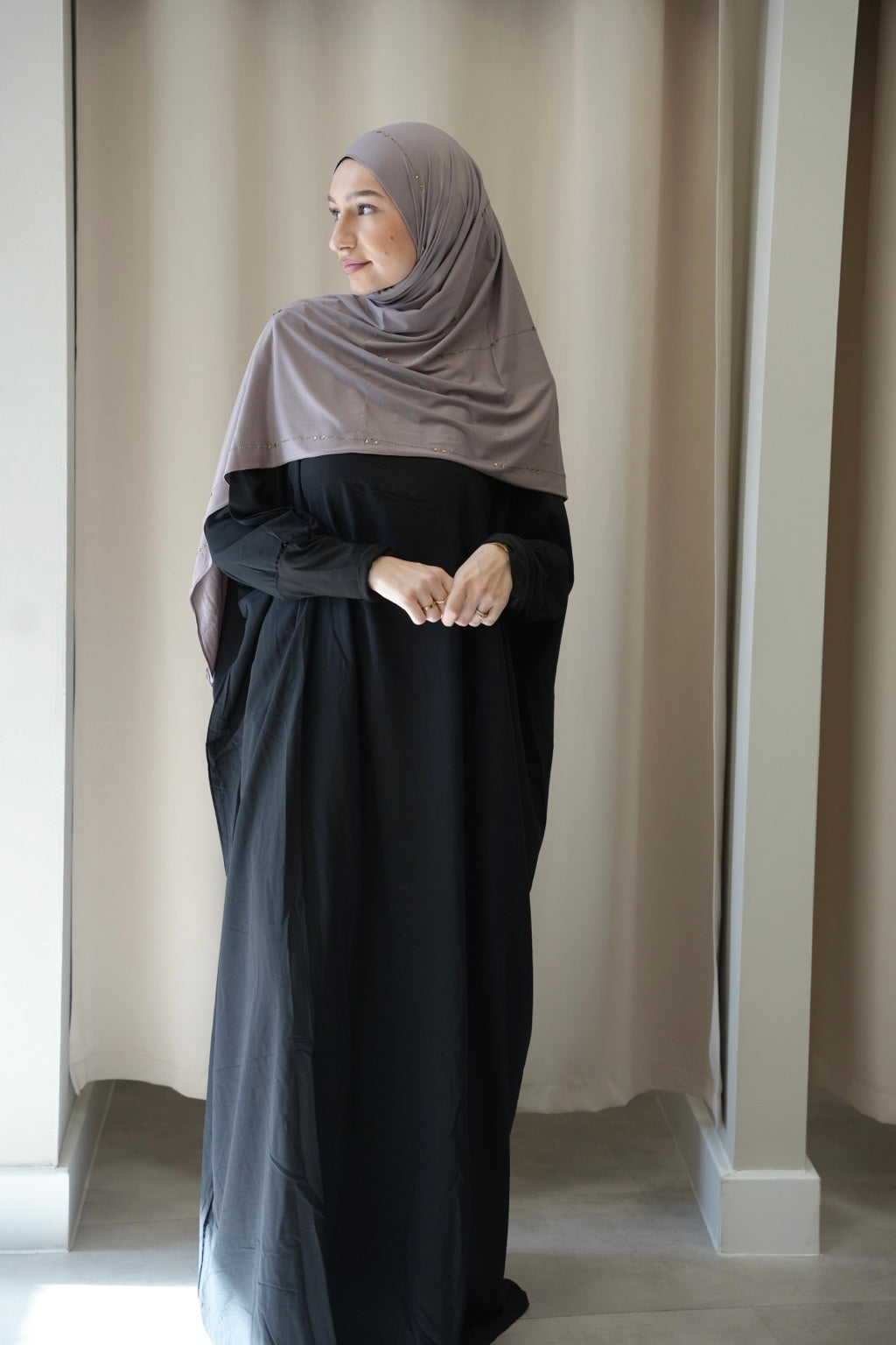 ABAYA LEES